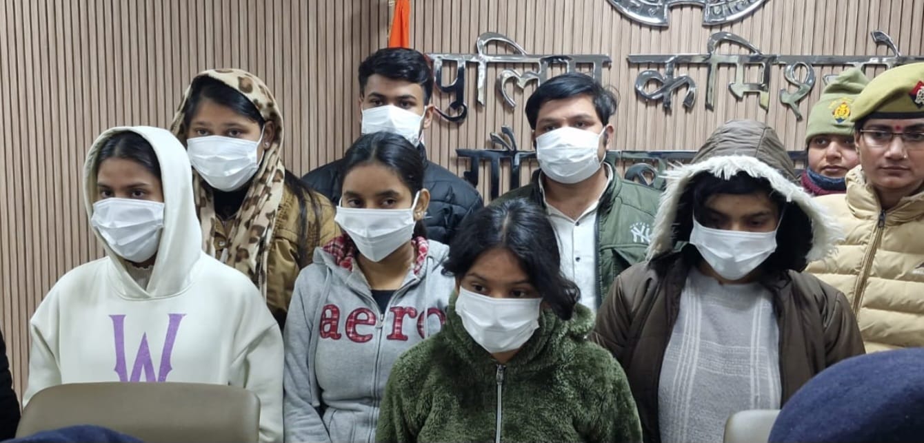 Online गेमिंग के नाम पर ठगी करने वाला गिरोह बेनकाब, 8 आरोपी दबोचे गए, 155 सिम कार्ड मिले