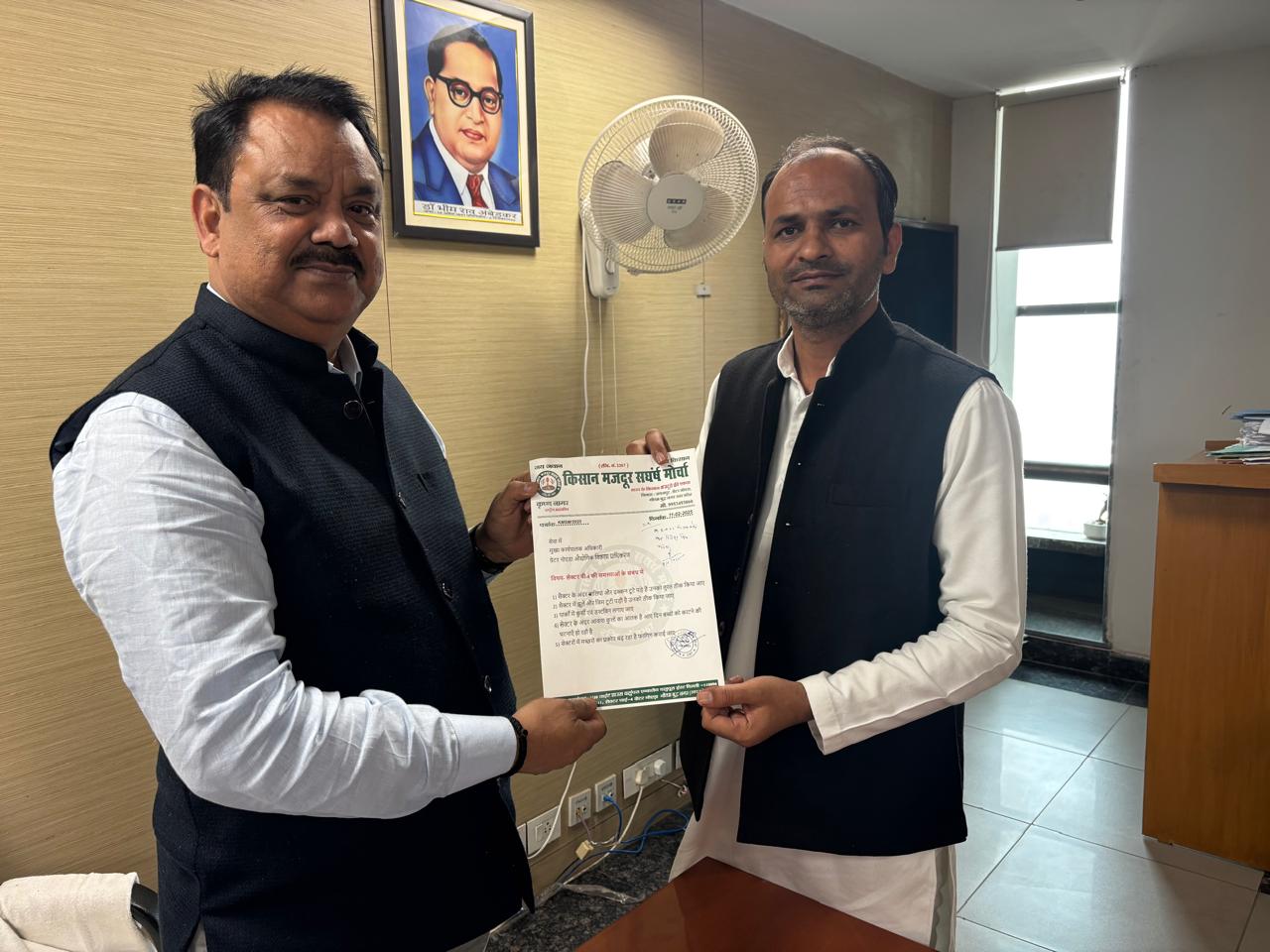 सेक्टर पी-4 की समस्याओं के निस्‍तारण की मांग:कृष्ण नागर ने प्राधिकरण के जीएम को सौंपा ज्ञापन