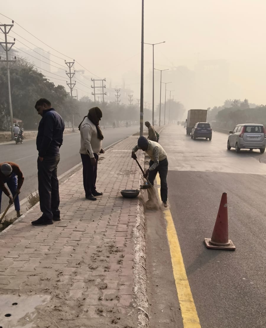 ग्रेटर नोएडा प्राधिकरण के वर्क सर्कल देंगे शपथ पत्र, सड़क दुर्घटना संभावित क्षेत्रों में सुरक्षा अभियान शुरू, गड्ढे, शार्प यूटर्न व ब्लैक स्पॉट होंगे सुरक्षित
