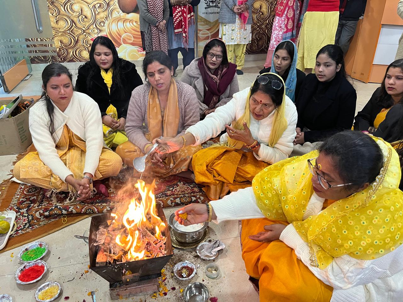 दिल्‍ली वर्ल्‍ड पब्लिक स्‍कूल में मनाया गया बसंत पंचमी पर्व:शिक्षकों के साथ विद्यार्थियों ने भी लिया अनुष्ठान में हिस्‍सा