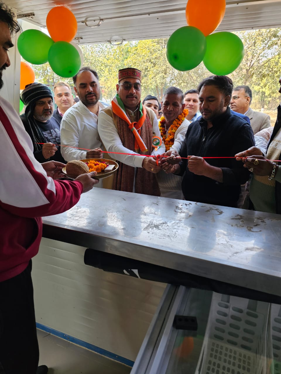 लंबा इंतजार हुआ पूरा सेक्‍टर को मिली मदर डेरी की सौगात:सेक्‍टर 36 में शुरू हुआ मदर डेरी बूथ