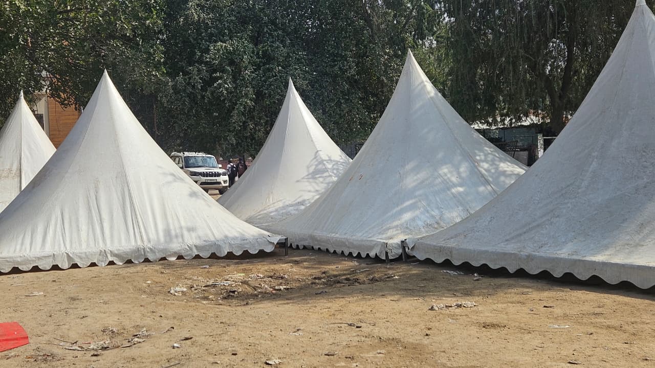 बीच सेक्‍टर में मेले की परमीशन पर भड़के सेक्‍टर के लोग:शुरू हो रही बोर्ड परीक्षाओं के बीच कैसे पढ़ाई करेंगे छात्र
