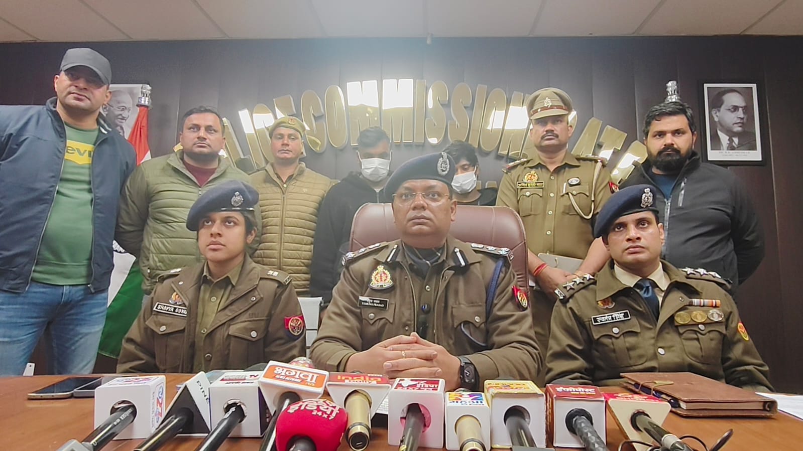 चोरियों का शतक लगाने वाला गैंग चढ़ा नोएडा पुलिस के हत्‍थे:अंतरराज्‍यीय रॉबर्ट गैंग दिल्‍ली-एनसीआर में कर चुका है 100 से अधिक चोरी