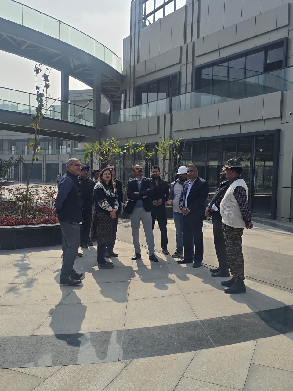 आईटी कंपनियों के द्वार पहुंचे ग्रेटर नोएडा प्राधिकरण के अधिकारी:आईटी कंपनियों से जुड़ी समस्याओं के निदान की प्राधिकरण ने शुरू की पहल