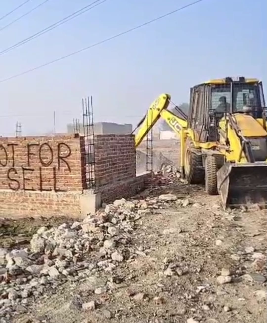 हिंडन नदी के डूब क्षेत्र में अवैध कॉलोनी पर चला प्राधिकरण का बुल्‍डोजर : अभियान में 18000 वर्ग मीटर जमीन कराई कब्‍जा मुक्‍त