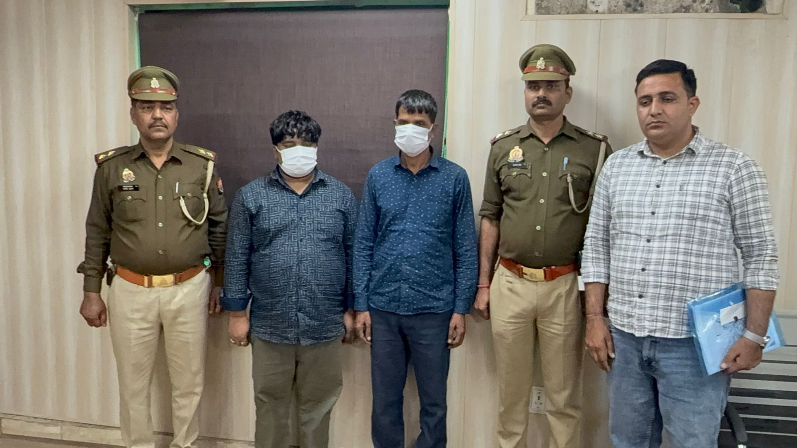 विदेश में नौकरी के नाम पर 100 से अधिक को बना चुके थे शिकार:पुलिस ने 2 शातिर को गिरफ्तार कर बरामद की रकम