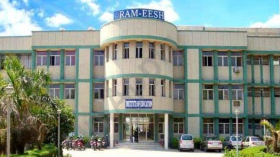 समय पर फीस न जमा करने पर रामईश स्‍कूल ने लगाया 4 हजार का फाइन:फीस न जमा होने पर छात्रों को प्रैक्टिकल परीक्षा देने से रोका