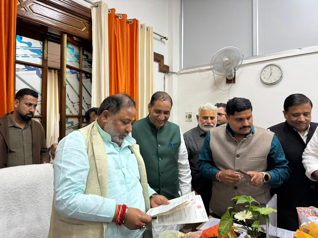 विधायक तेजपाल नागर ने परिवहन मंत्री से की बड़ी मांग:हजारों लोगों की सुविधा के लिए विभिन्‍न मार्ग पर बस चलाने की मांग