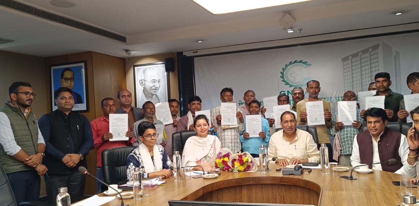 निर्माण के पांच साल बाद प्राधिकरण ने वेंडरों को सौंपा आवंटन पत्र:पहले चरण में विधायक तेजपाल नागर ने 20 वेंडरों को दिया पत्र