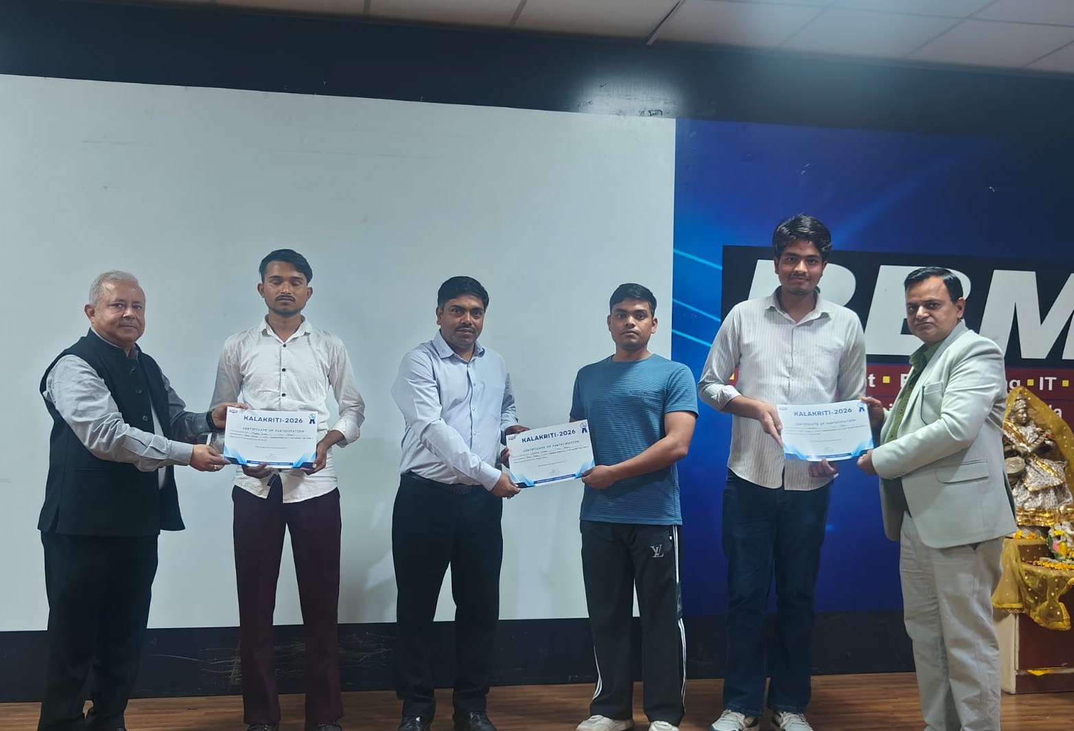 RBMI कॉलेज में वार्षिक उत्सव कलाकृति का आयोजन:प्रतियोगिता के विजेता छात्रों को किया गया पुरस्‍कृत