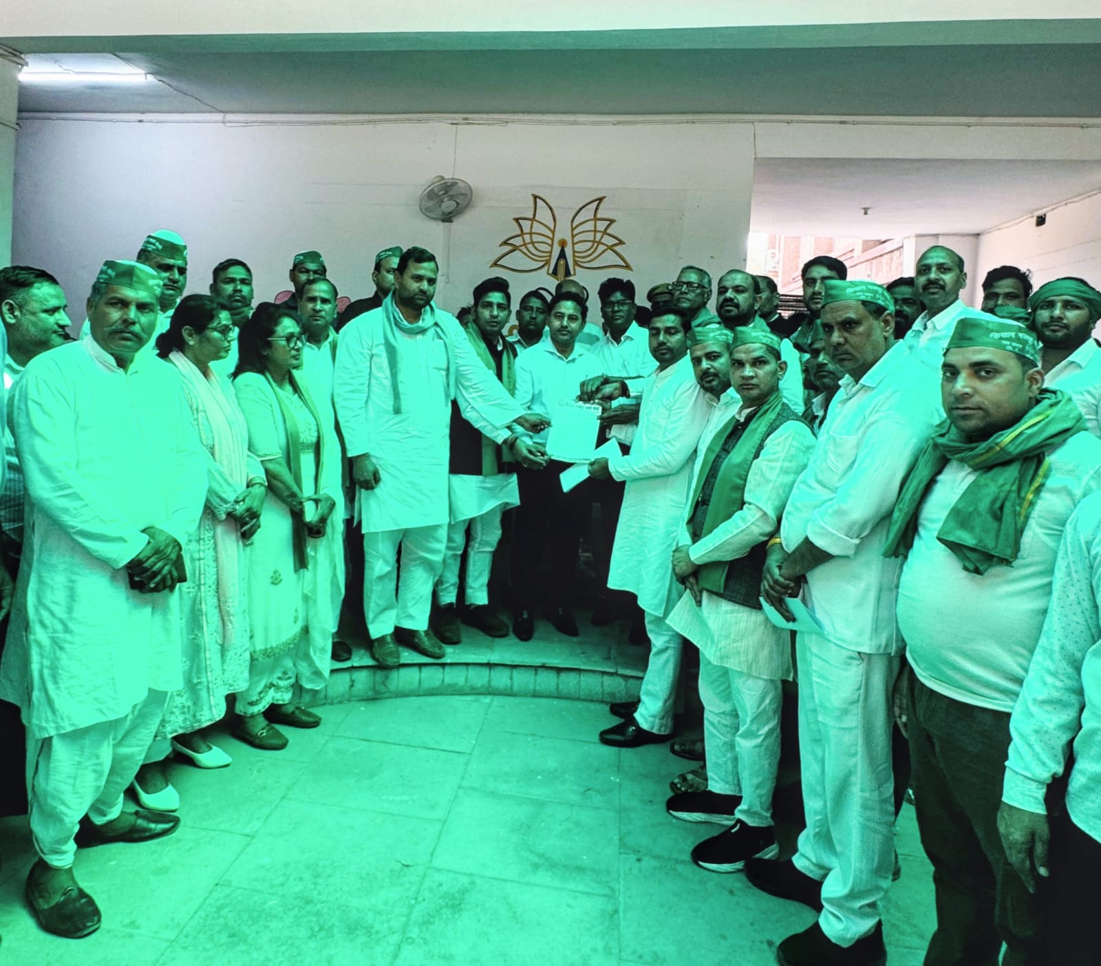 मांग के समर्थन में किसान मजदूर संघर्ष मोर्चा ने किया प्रदर्शन:सदर तहसील में प्रदर्शन कर एसडीएम को सौंपा ज्ञापन