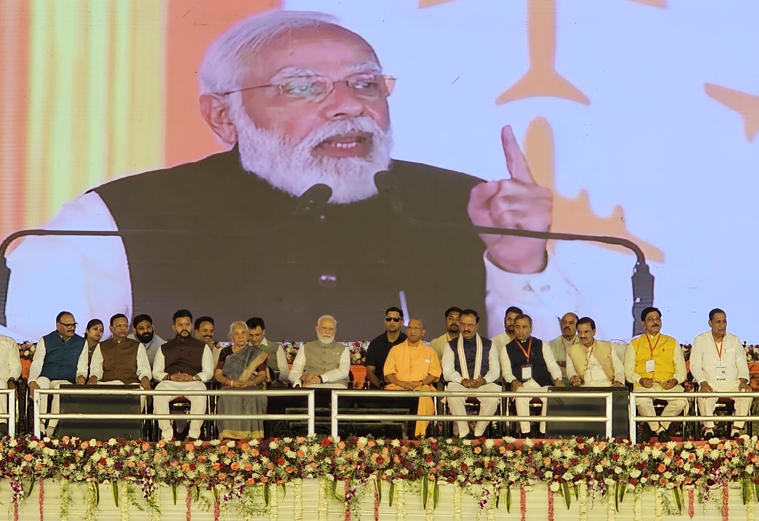 प्रधानमंत्री ने कहा सपा के अंधविश्‍वासी लोगों ने उन्‍हें की थी डराने की कोशिश:नरेंद्र मोदी ने कहा प्रदेश को सपा ने बनाया था लूट का एटीएम