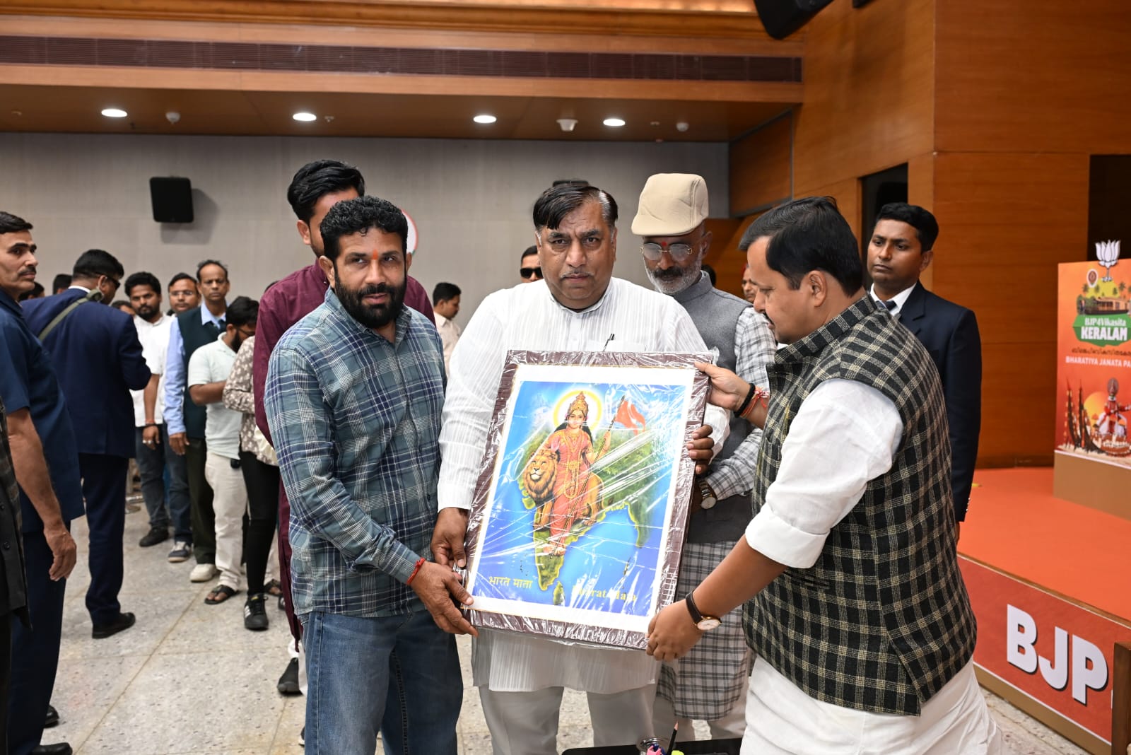 भाजपा के राष्ट्रीय अध्यक्ष नितिन नवीन से मिले रकम सिंह भाटी:संगठन की मजबूती पर राष्‍ट्रीय अध्‍यक्ष के साथ की चर्चा