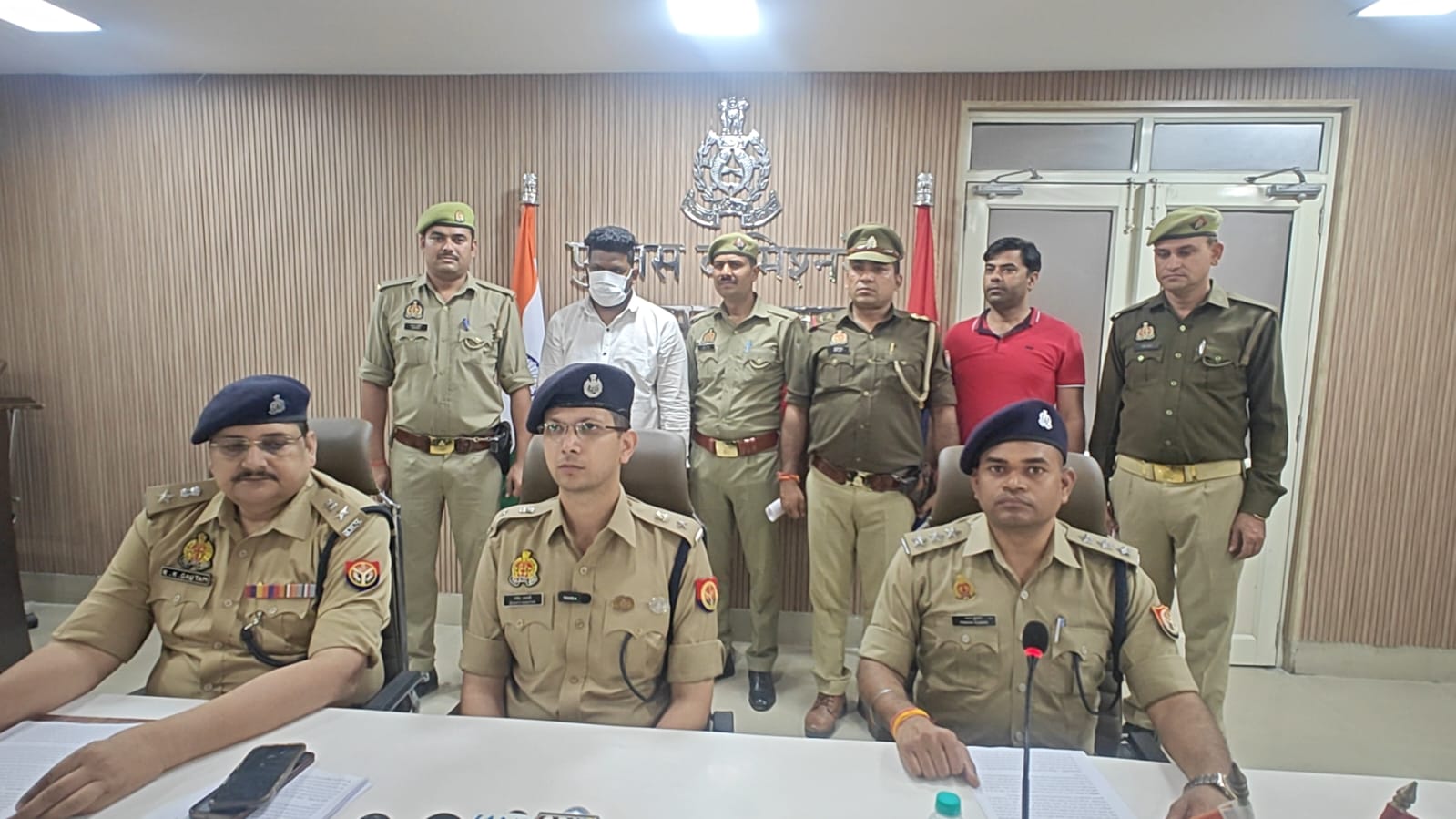 गौर सिटी मॉल में फर्जी वीजा सेंटर से सैकड़ों लोगों से हुई ठगी:पुलिस ने गैंग के मुख्‍य व्‍यक्ति को किया गिरफ्तार