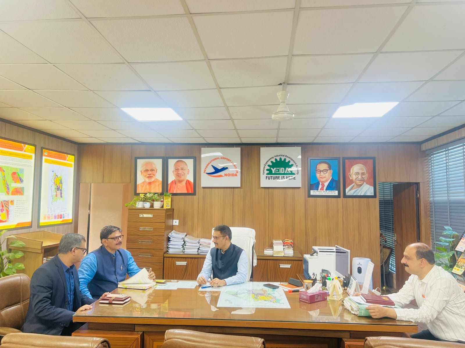 धीरेंद्र सिंह ने कहा एयरपोर्ट परियोजना से प्रभावित परिवारों को उपलब्‍ध कराएं रोजगार:विधायक ने कहा रोजगार पाना किसानों का वैधानिक और नैतिक अधिकार