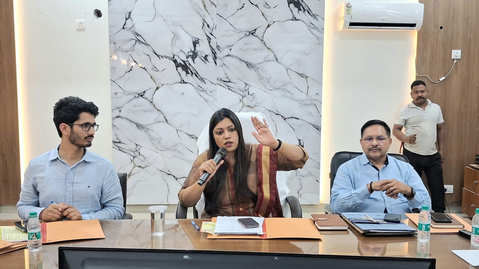 आरटीई के तहत निजी स्‍कूलों में प्रवेश पर डीएम ने लिया सख्‍त निर्णय:प्रवेश देने पर स्‍कूल होंगे सम्‍मानित और मना करने पर मान्‍यता होगी निरस्‍त