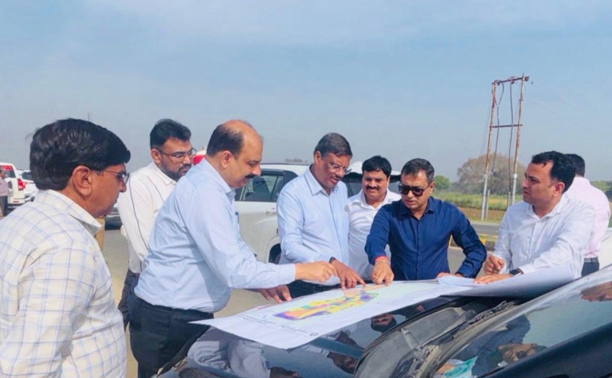 अपर मुख्य सचिव औद्योगिक विकास ने किया प्राधिकरण क्षेत्र में स्‍थलीय निरीक्षण:मथुरा के राया अर्बन सेंटर व हैरिटेज सिटी परियोजना का निरीक्षण