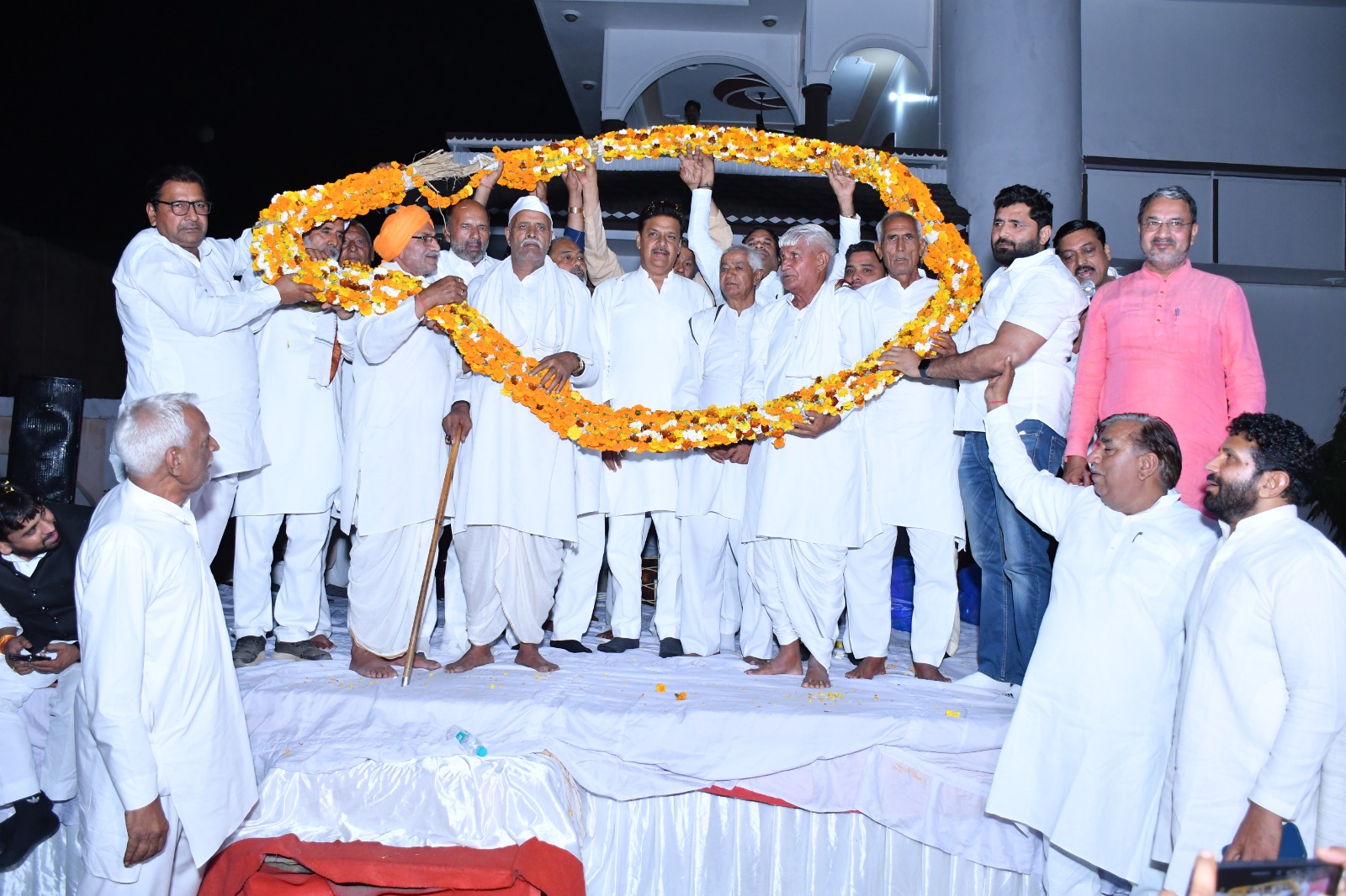 एयरपोर्ट उदघाटन कार्यक्रम को एतिहासिक बनाने के लिए डाढ़ा में 25 गांवों की पंचायत:सांसद सुरेंद्र नागर ने कहा एयरपोर्ट बनने से विकास में लगेगा चार चांद