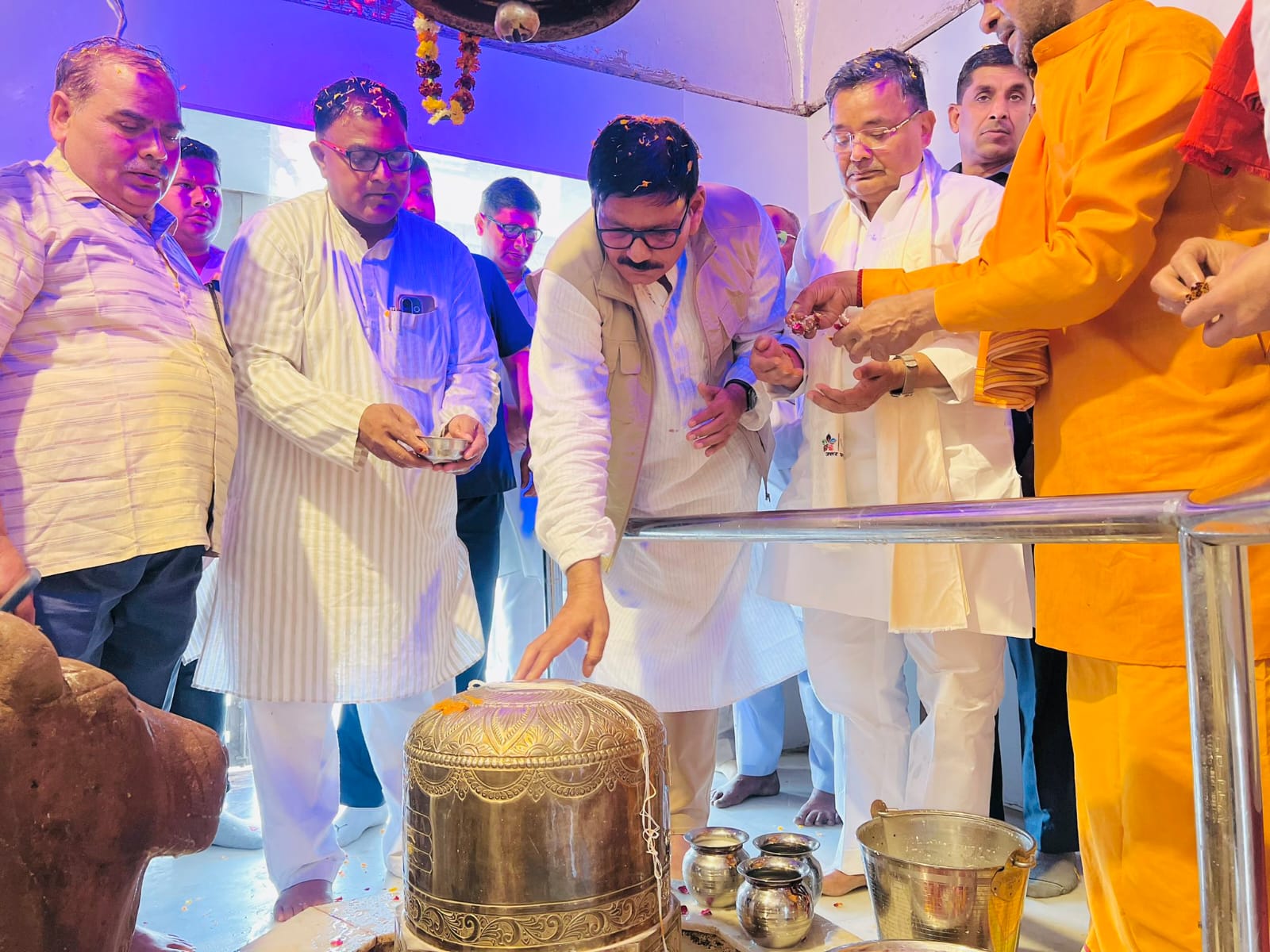 पर्यटन और संस्कृति मंत्री ने मंदिर में करोड़ों के विकास का किया शुभारंभ:जेवर के भाईपुर ब्रह्मनान स्थित नानकेश्वर महादेव मंदिर में आयोजित हुआ कार्यक्रम