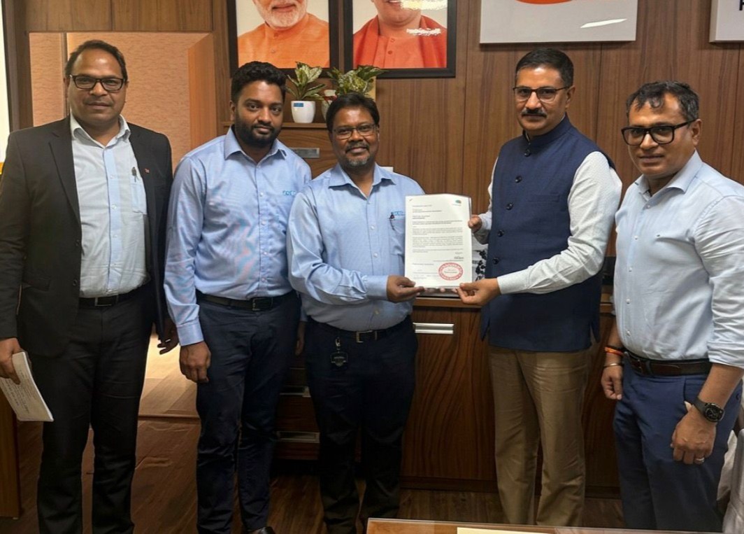 यमुना प्राधिकरण क्षेत्र में स्पार्क मिंडा कंपनी को 7 एकड़ जमीन का आवंटन:प्राधिकरण के सीईओ ने कंपनी प्रतिनिधियों को सौंपा आवंटन पत्र