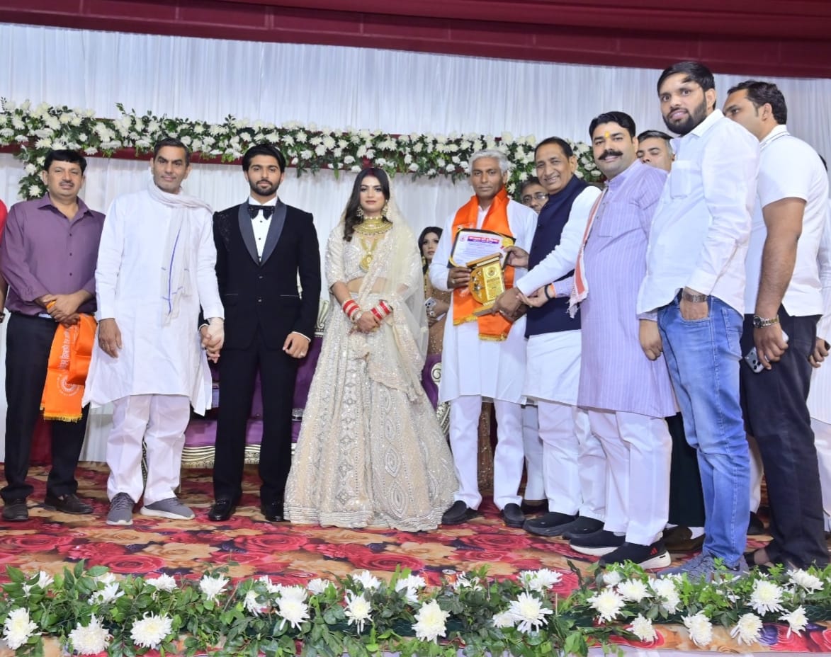 करोड़ों का दहेज लेने वालों को भाटी व विधूड़ी परिवार ने दिखाया आईना:वर-वधू डाक्‍टर और 101 रुपए में हुई शादी की सभी रस्‍म