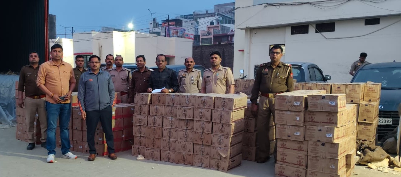 आबकारी विभाग ने पकड़ी 50 लाख की अवैध शराब:ट्रक में छिपाकर बिहार भेजी जा रही थी शराब