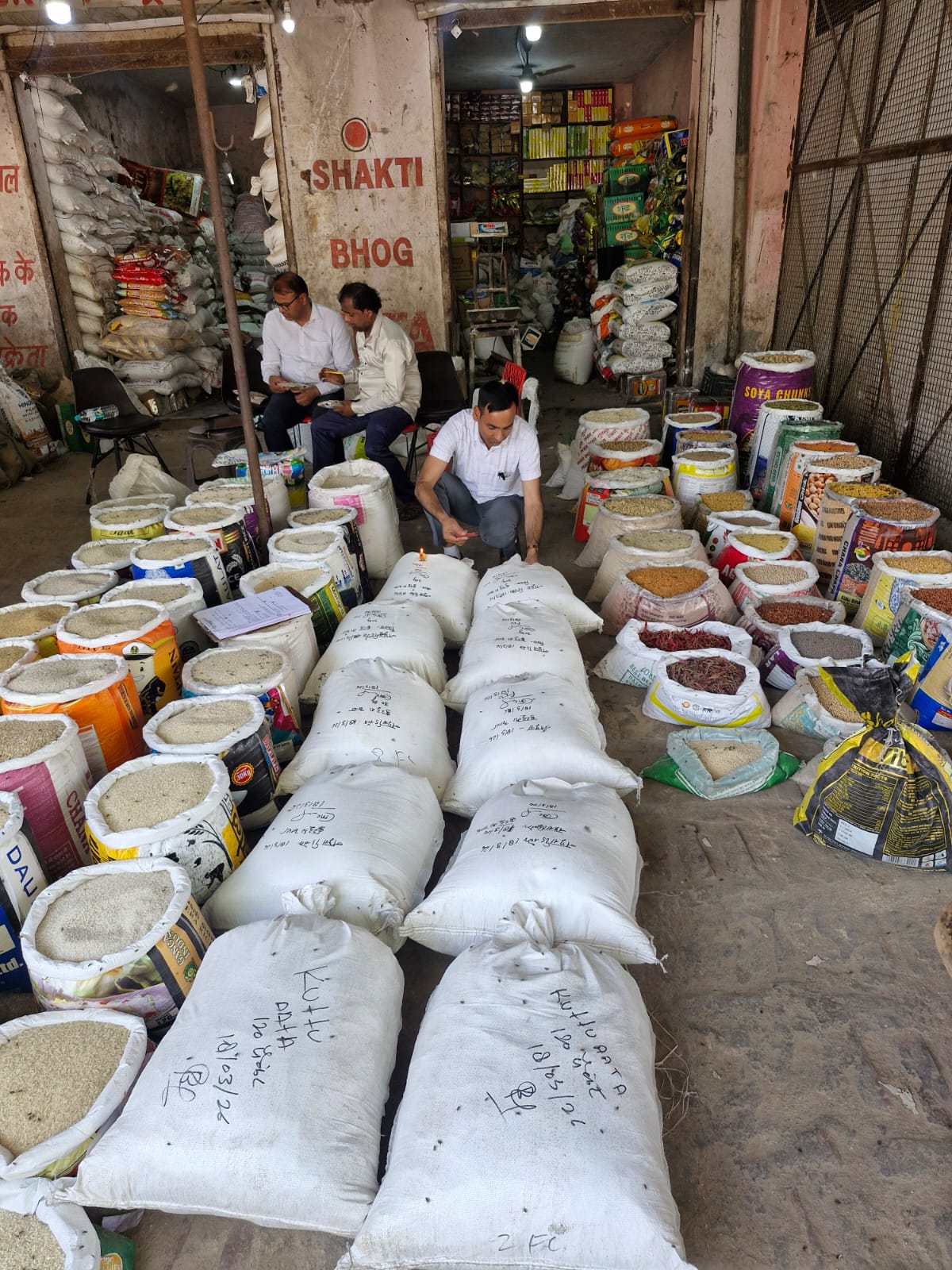 नवरात्र के त्‍योहार पर स्‍वास्‍थ्‍य विभाग ने उठाया बड़ा कदम:जांच के बाद 400 किलो कुट्टू का आटा को किया गया सीज