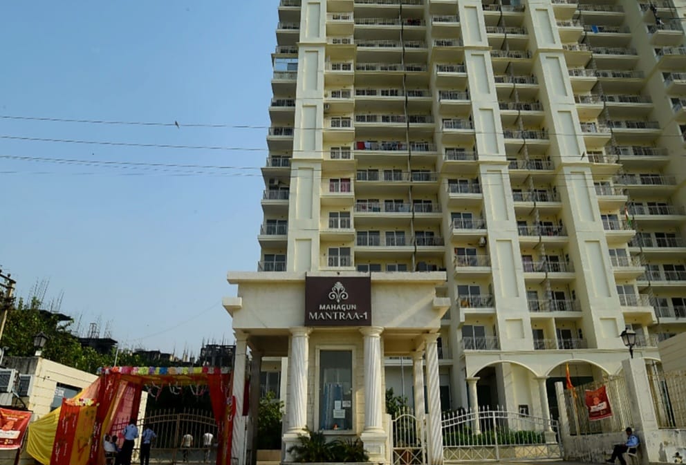 रजिस्‍ट्री कराने के लिए हाईकोर्ट ने बिल्‍डर को दिया बड़ा आदेश:महागुन मंत्रा वन सोसायटी में 90 दिन में रजिस्‍ट्री कराने का आदेश