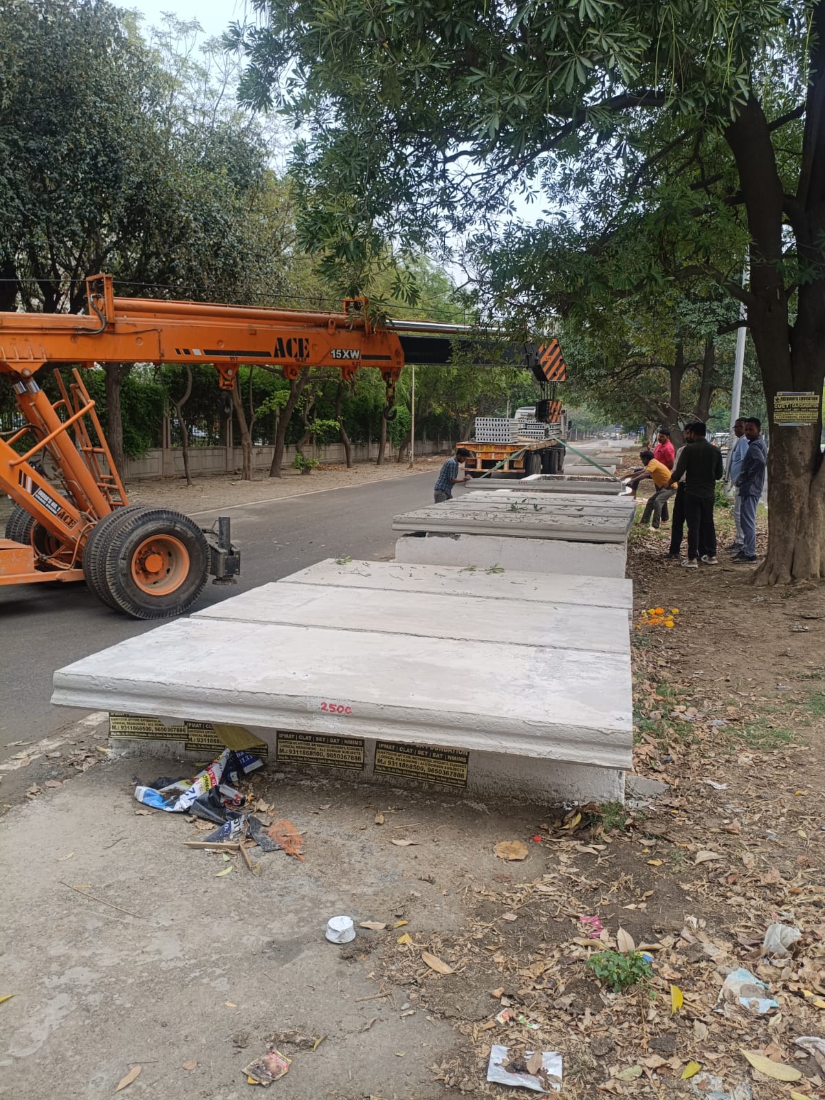 दुर्घटनओं को रोकने के लिए ग्रेटर नोएडा प्राधिकरण ने तैयार किया बड़ा प्‍लान:योजना के तहत दो करोड़ रुपए से ढ़के जाएंगे खुले नाले