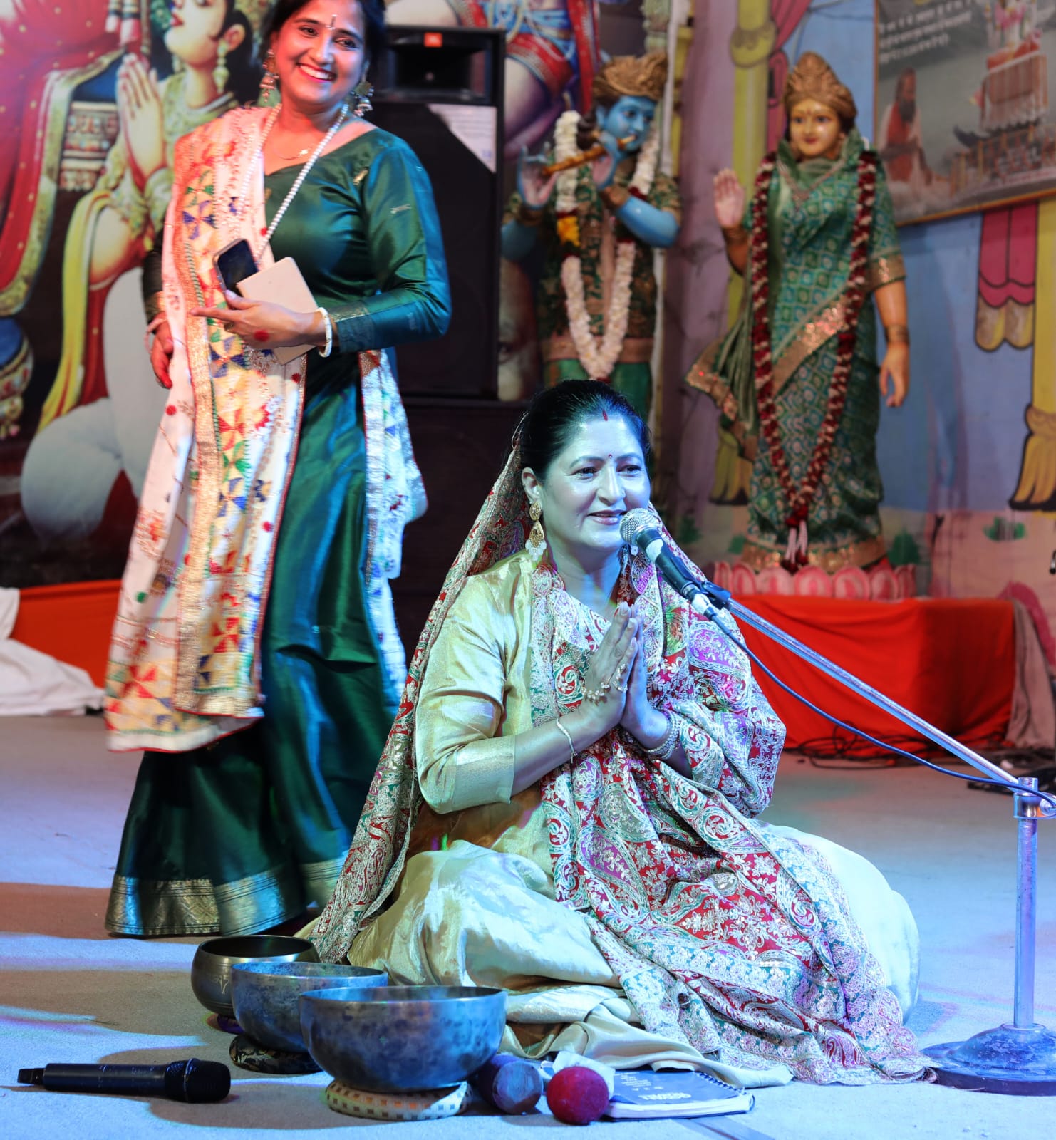 नवरात्रि के अवसर पर अनहद नाद का आयोजन :रेखा मल्होत्रा द्वारा छतरपुर स्थित श्री आद्या कात्यायनी शक्तिपीठ में कराया गया आयोजन