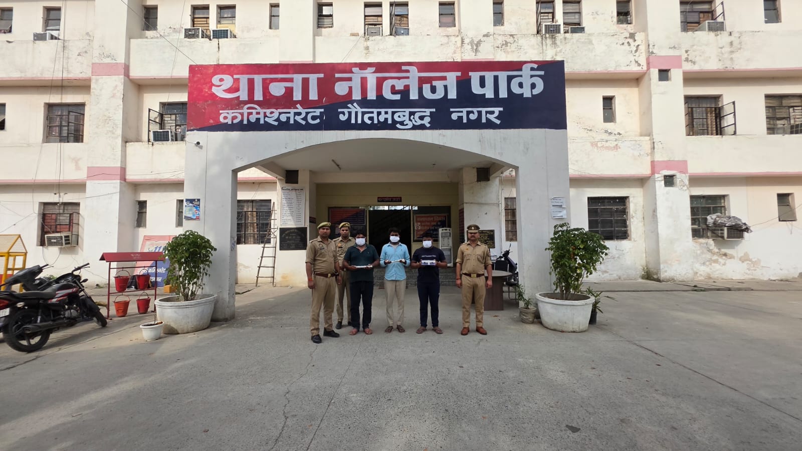 नॉलेज पार्क पुलिस ने हत्‍या के सनसनीखेज मामले का किया खुलासा:बदमाशों ने कार चढ़ाकर हत्‍या को दिया था एक्‍सीडेंट का रूप