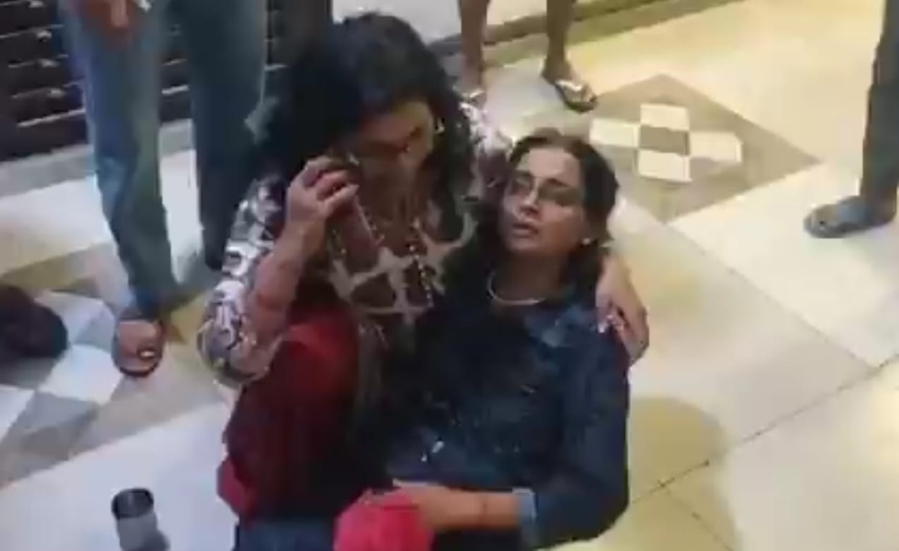 लिफ्ट में 20 मिनट तक फंसी महिला का बीपी हुआ हाई:हिमालय प्राइड सोसायटी की लिफ्ट में फंसी महिला हुई अचेत