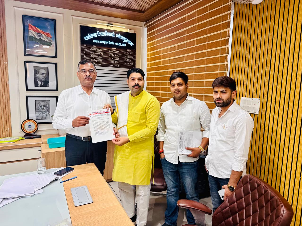 भूजल दोहन बंद न होने पर अनिश्चितकालीन आंदोलन की चेतावनी:मांग के समर्थन में करप्शन फ्री इंडिया संगठन ने एडीएम को सौंपा ज्ञापन