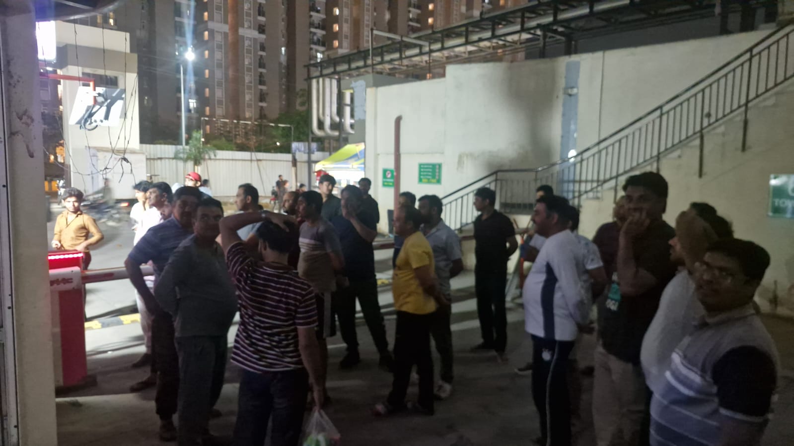 सोसायटी में सुरक्षा के नाम पर हो रहा था बड़ा खेला:आम्रपाली गोल्‍फ होम्‍स के लोगों ने दर्ज कराया कड़ा विरोध