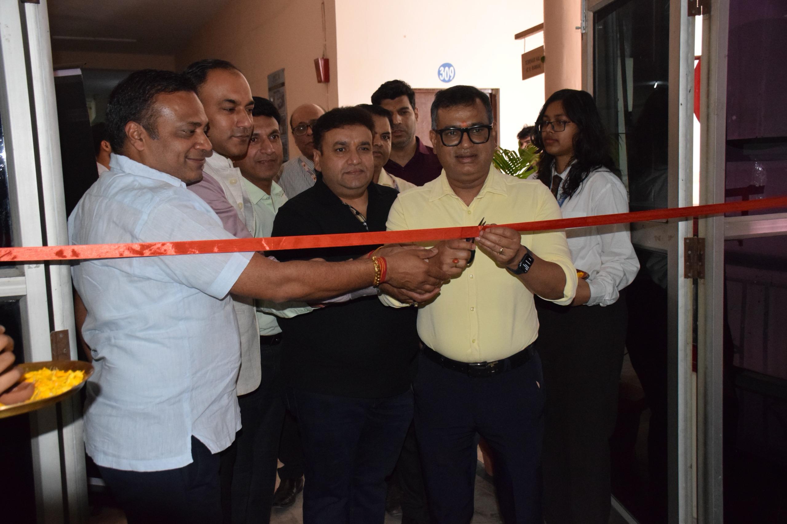 रक्‍तदान शिविर में विद्यार्थियों ने दान दिया 261 यूनिट रक्‍त :रोटरी क्लब ग्रीन ग्रेनो के द्वरा लगाया गया रक्तदान शिविर