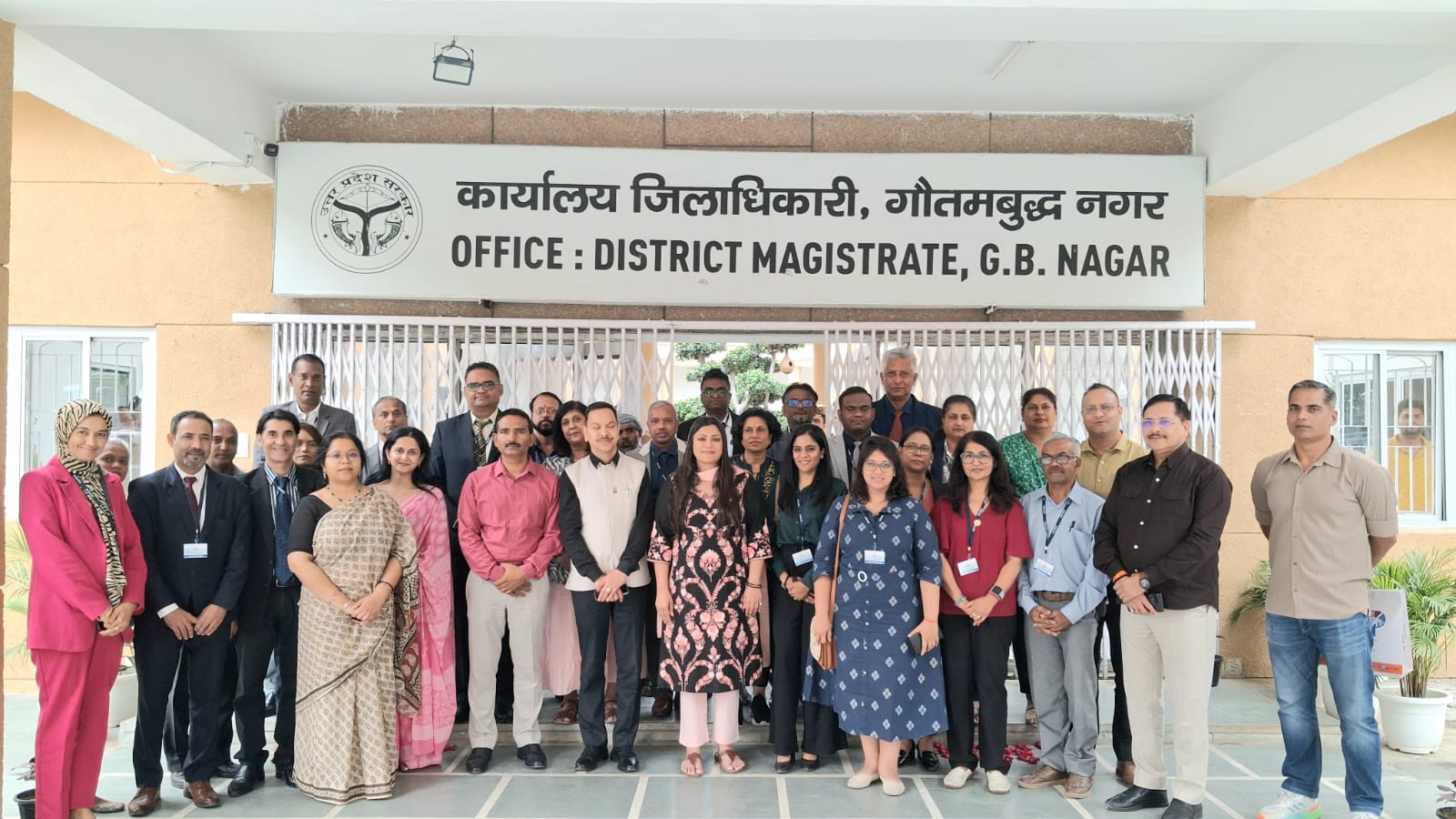 मॉरीशस के 26 अधिकारियों का दल पहुंचा ग्रेटर नोएडा:जिले के अधिकारियों के साथ समझा विकास का मॉडल