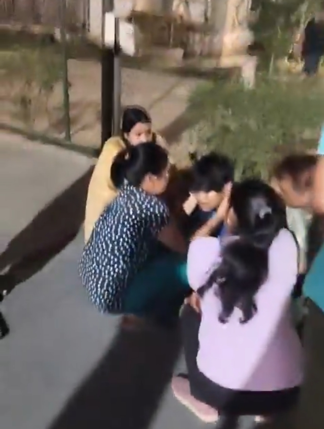 सोसायटी में खेलने के दौरान करंट की चपेट में आया बच्‍चा:बास्‍केटबॉल कोर्ट की जॉली में आ रहा था करंट