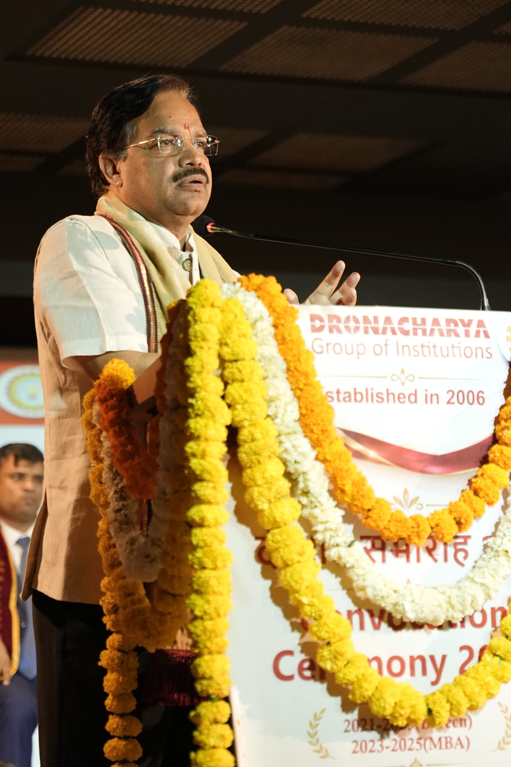 द्रोणाचार्य कॉलेज में दीक्षांत समारोह का आयोजन:बीटेक और एमबीए छात्रों को वितरित की गई उपाधियां