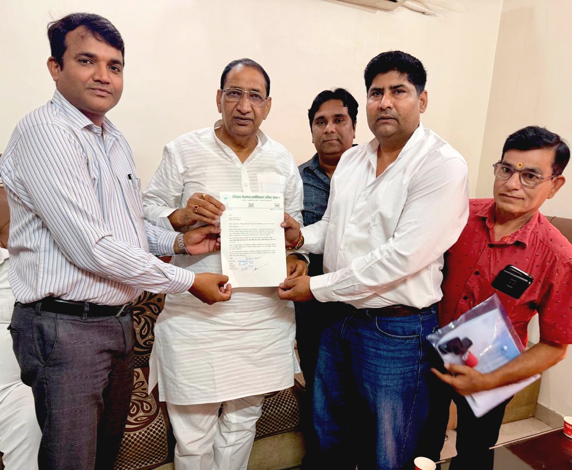 सेक्‍टर के लोगों ने विधायक से की बिल्‍डर के खिलाफ कार्रवाई की मांग:ग्लोबल बिजनेस स्क्वेयर व कावेरी बिल्‍डर पर लगाया कब्‍जे का आरोप