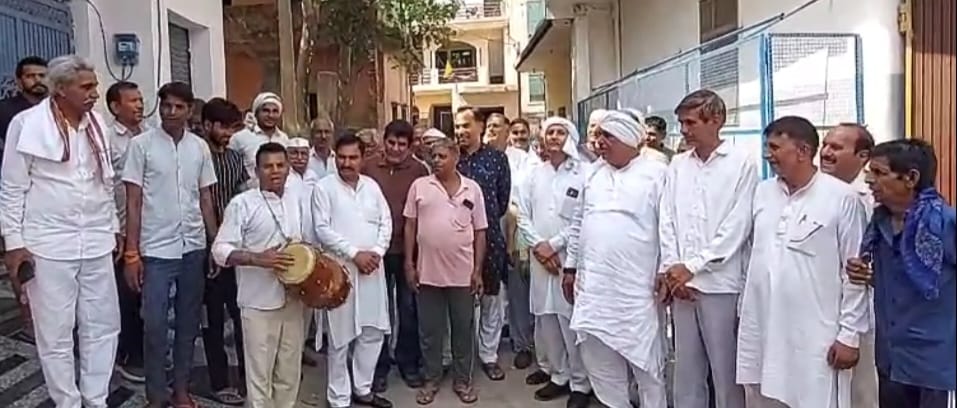 लड़के की शादी में डीजे बजाना पड़ गया भारी:गांव में डुगडुगी बजाकर जारी हुआ बहिष्‍कार हुक्‍का