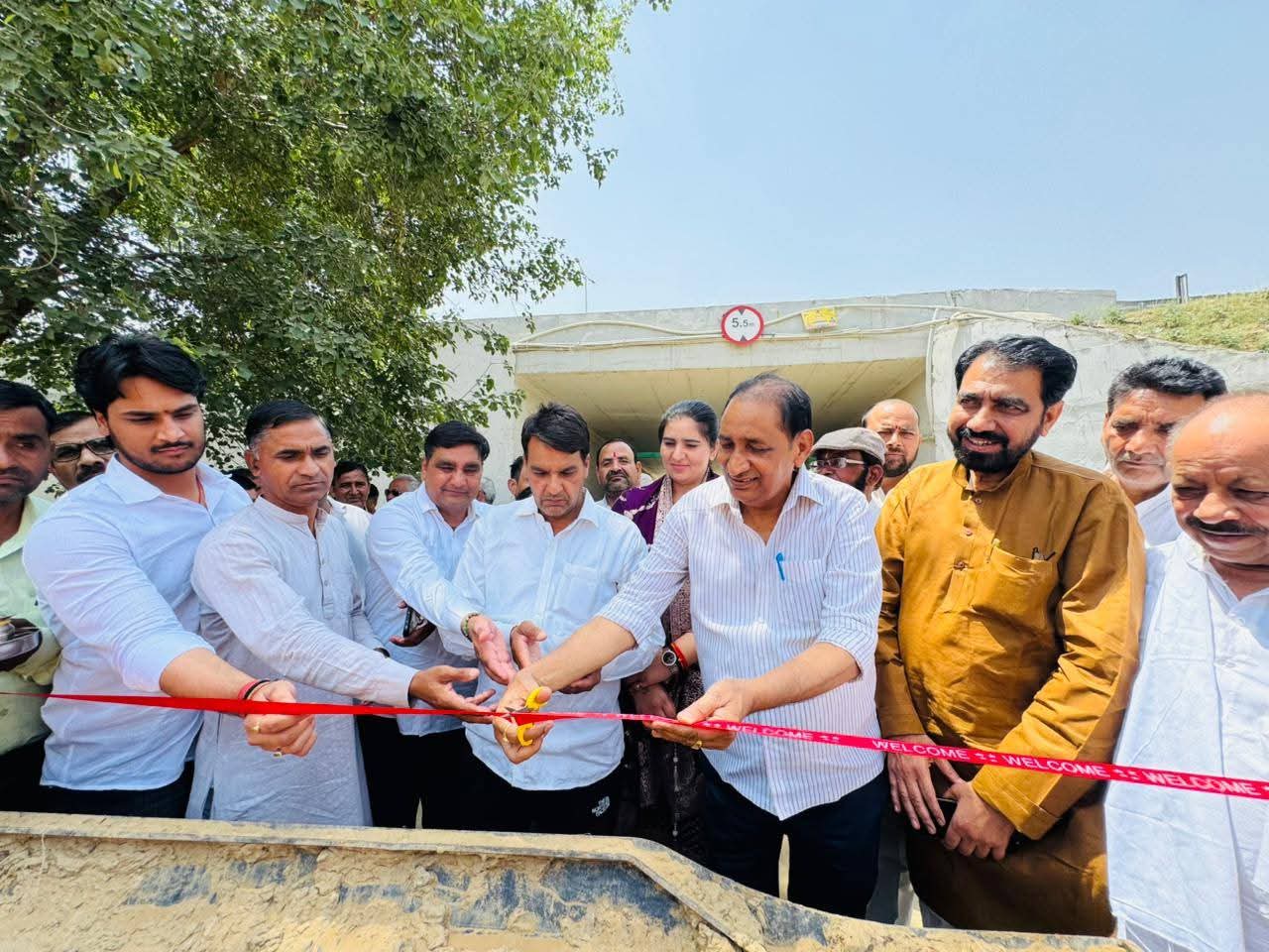 25 करोड़ की लागत से दादरी में होगा सड़कों का निर्माण:विधायक तेजपाल नागर ने निर्माण कार्य का किया उदघाटन