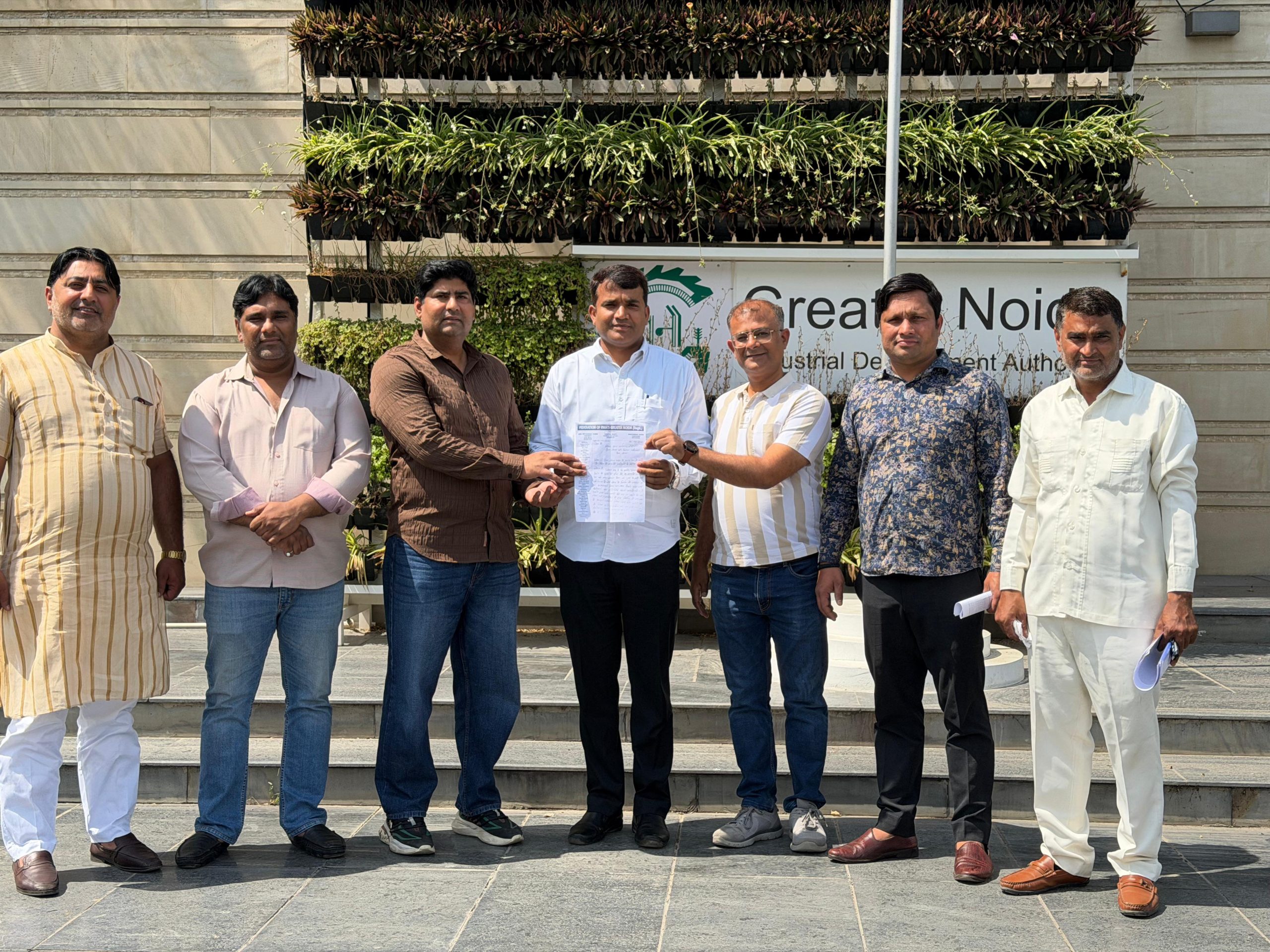 ग्रेटर नोएडा प्राधिकरण के सीईओ ने शहर के हजारों आवंटियों दी बड़ी राहत:इस वर्ष पानी के बिल में बढ़ोत्‍तरी न करने का दिया आश्‍वासन