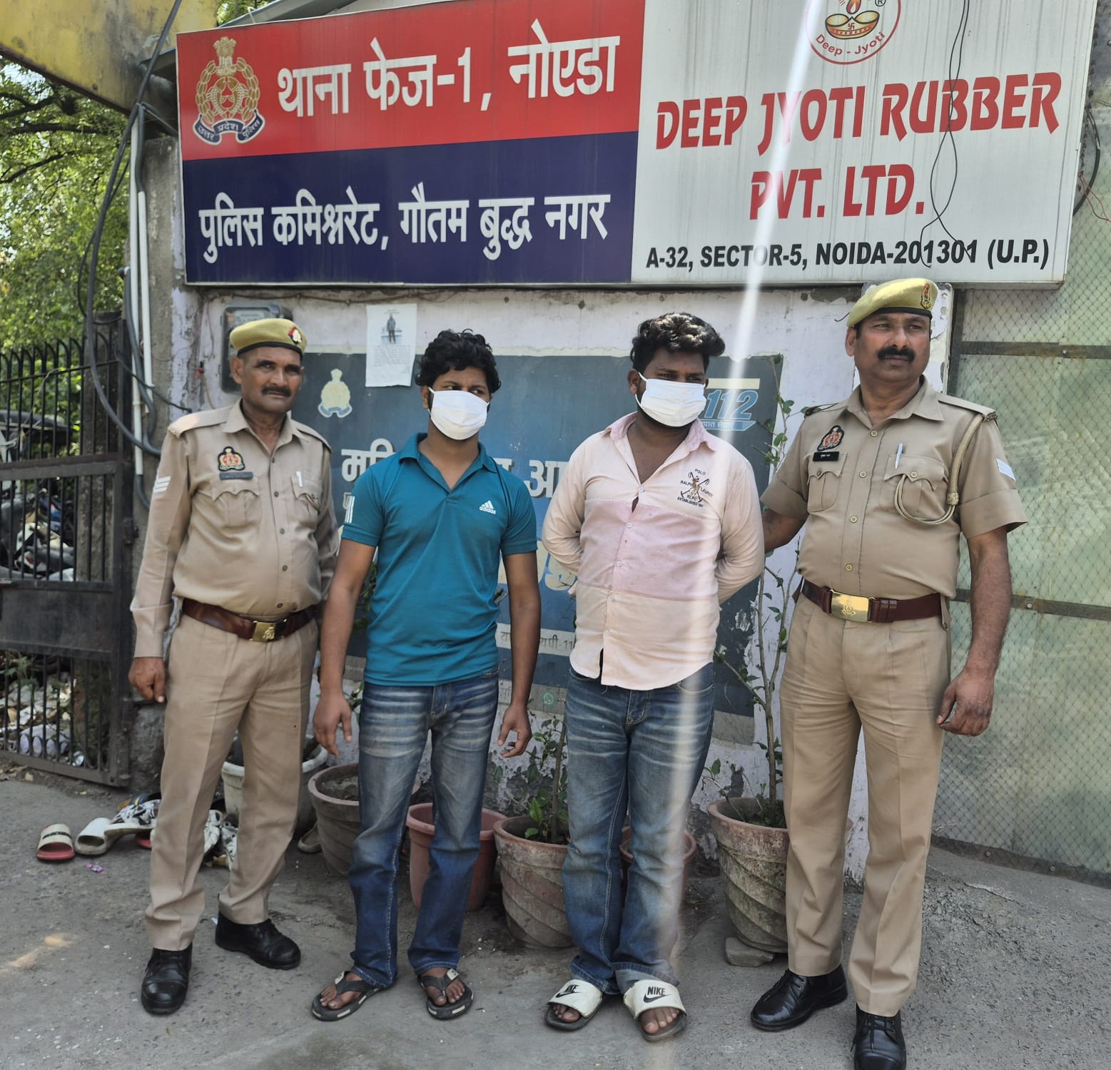 इंस्टाग्राम पर हो रही थी अवैध शस्‍त्रों की खरीद-फरोख्‍त:फेस-1 पुलिस ने 11 हथियार के साथ दो बदमाश किए गिरफ्तार