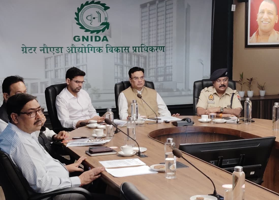 उत्तर प्रदेश सरकार की तरफ से घोषित वेतन वृद्धि को लागू करने का निर्देश:श्रमिकों व फैक्ट्री मालिकों के बीच बेहतर तालमेल बनाने की पहल