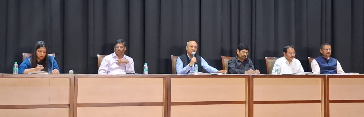 हिंसा में बाहरी तत्वों की संलिप्तता की आशंका : औद्योगिक सामंजस्य बनाए रखने हेतु गठित उच्च स्तरीय समिति ने की प्रेस वार्ता