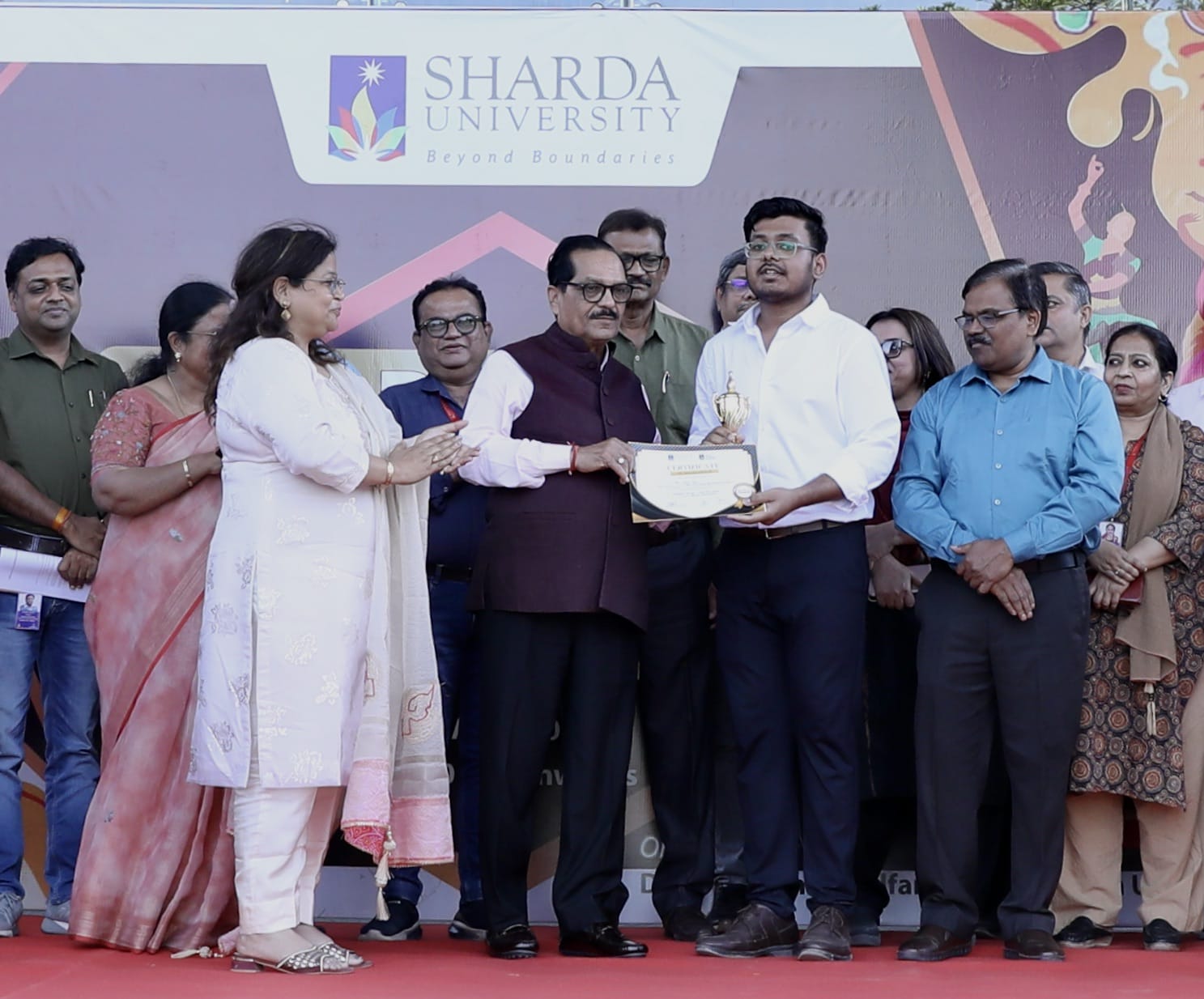 शारदा विश्वविद्यालय में पीके गुप्ता एक्सीलेंस अवॉर्ड की शुरुआत:उत्कृष्टता, सेवा और विशिष्ट उपलब्धियों के सम्मान में दिया जाएगा पुरस्‍कार