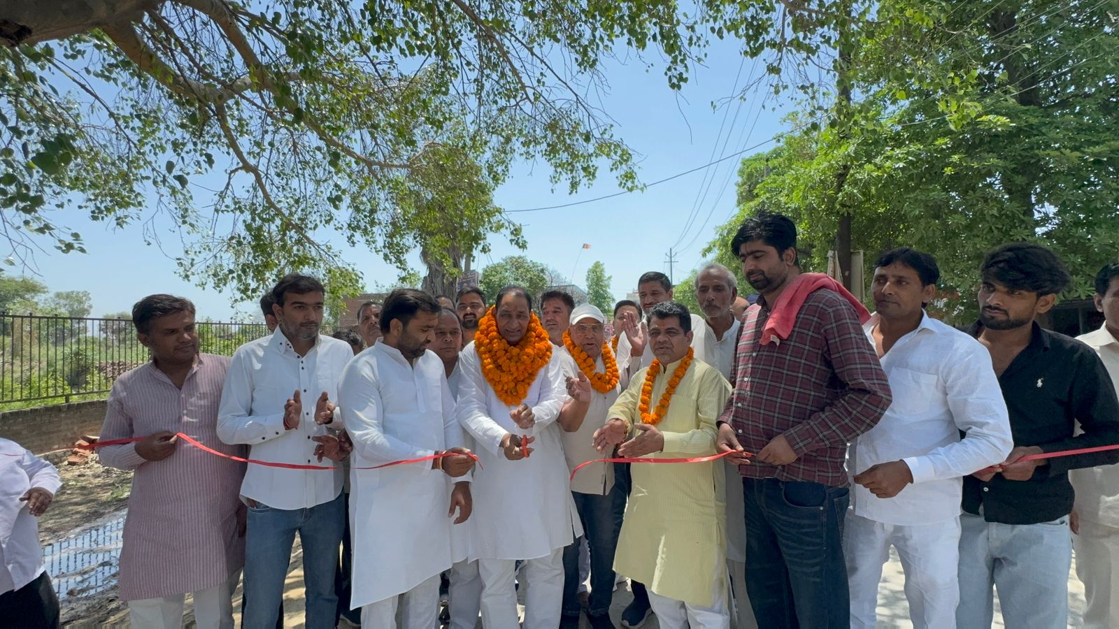 विधायक ने किया सड़क निर्माण कार्य का शिलान्‍यास:सड़क बनने से कई गांवों के लोगों को मिलेगी सुविधा