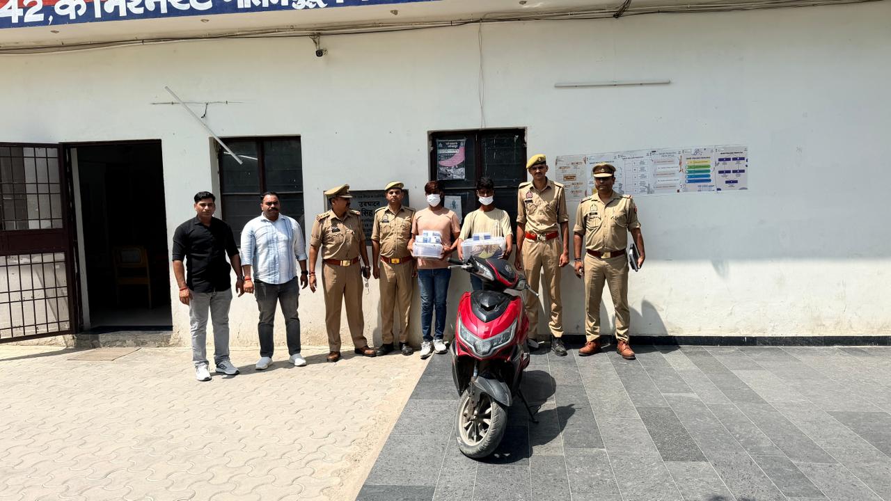 18 मोबाइल फोन और लैपटॉप के साथ 2 चोर गिरफ्तार:थाना सेक्टर-142 पुलिस ने किया गिरोह का भंडाफोड़