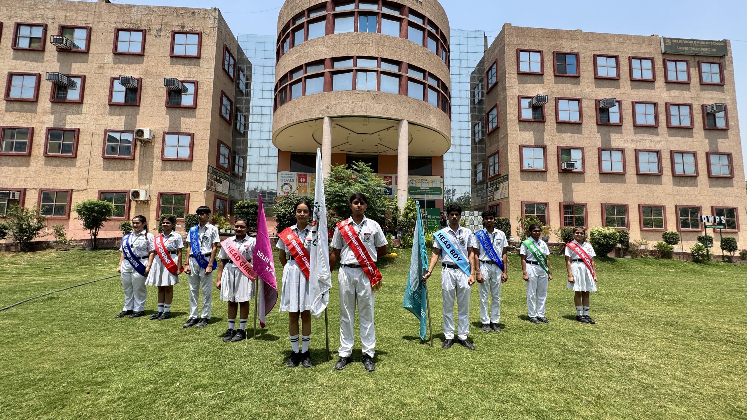 दिल्ली वर्ल्ड पब्लिक स्कूल में इन्वेस्टिचर सेरेमनी का आयोजन:नव निर्वाचित छात्र परिषद सदस्यों को औपचारिक रूप से सौंपा दायित्व