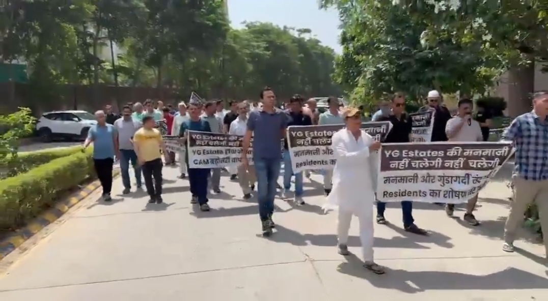 सुपरटेक में 80 पैसे के लिए सड़क पर उतरे लोग:मेंटेनेंस चार्ज बढ़ाए जाने पर जमकर हुआ विरोध